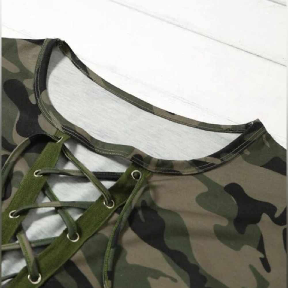 Woman’s Lace Up Camo Casual Top Short Sleeve Sexy Size Small
